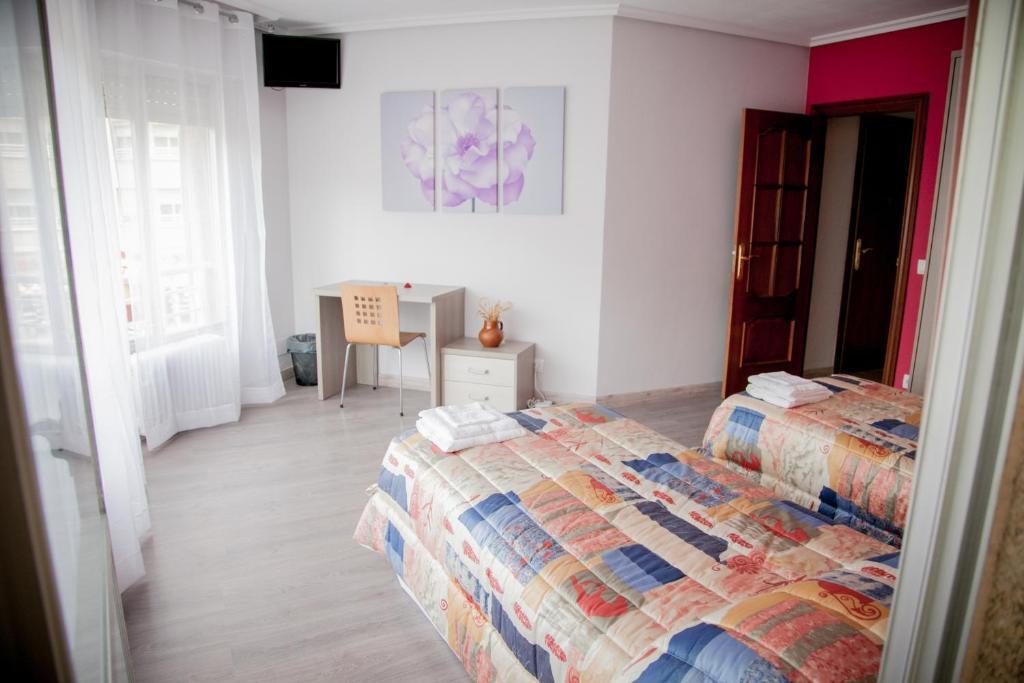 Pension Parque Del Ebro (Adults Only) Logrono Room photo